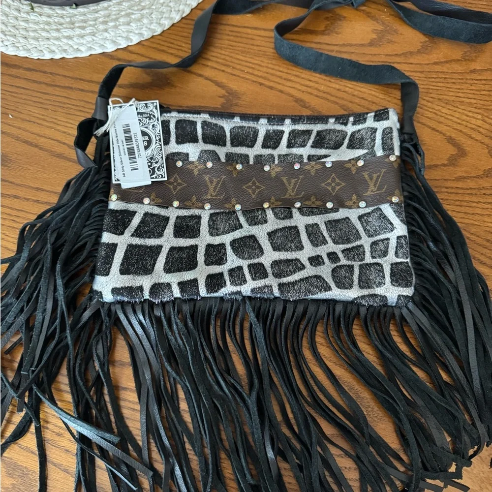 Leather Keep it Gypsy Fringe Crossbody Bag - Picture 1 of 1